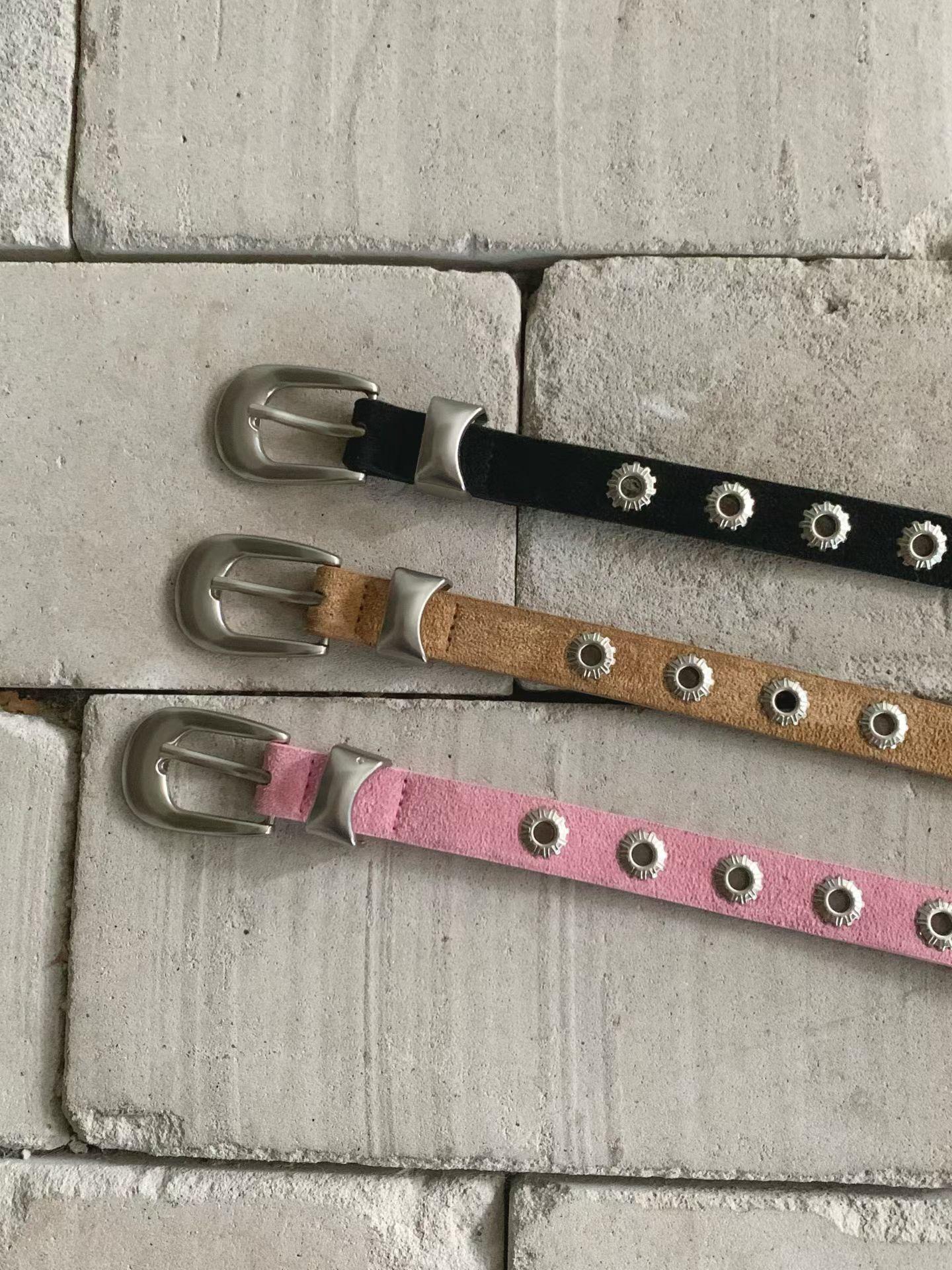 花釦鉚釘麂皮腰帶